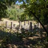 ...ci ritroviamo infine davanti a una strana struttura in pietra...